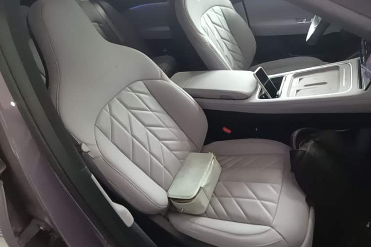 Used Nio EC6 2025 75 kWh Right Front Seat