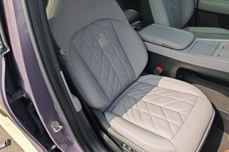 Used Nio EC6 2025 75 kWh Right Front Seat