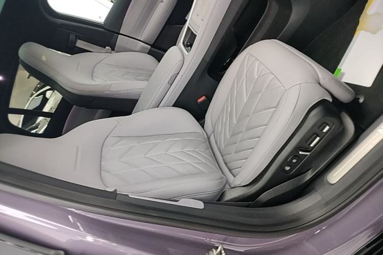 Used Nio EC6 2025 75 kWh Right Front Seat