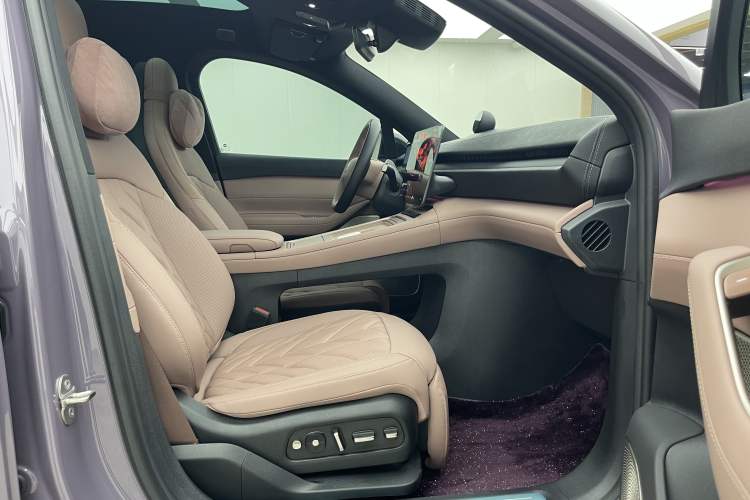 Used Nio EC6 2025 100 kWh Right Front Seat