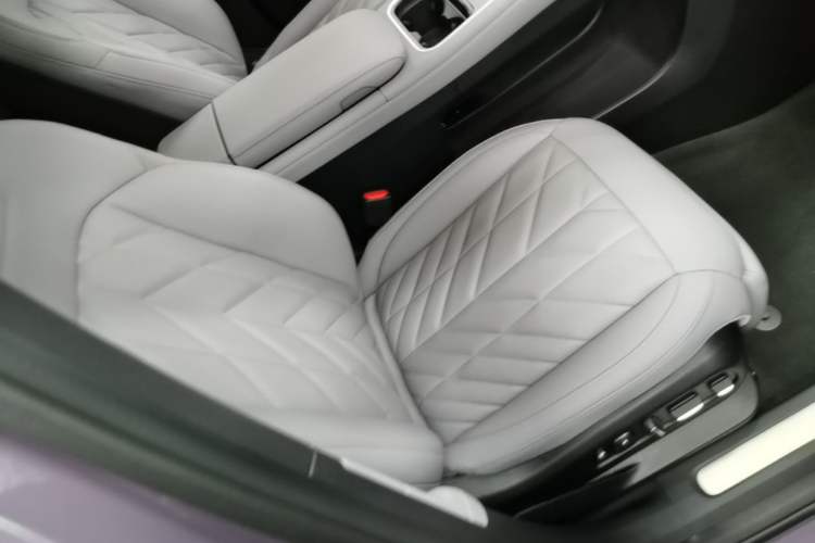 Used Nio EC6 2025 75 kWh Right Front Seat