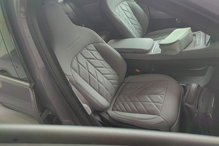 Used Nio EC6 2025 75 kWh Right Front Seat