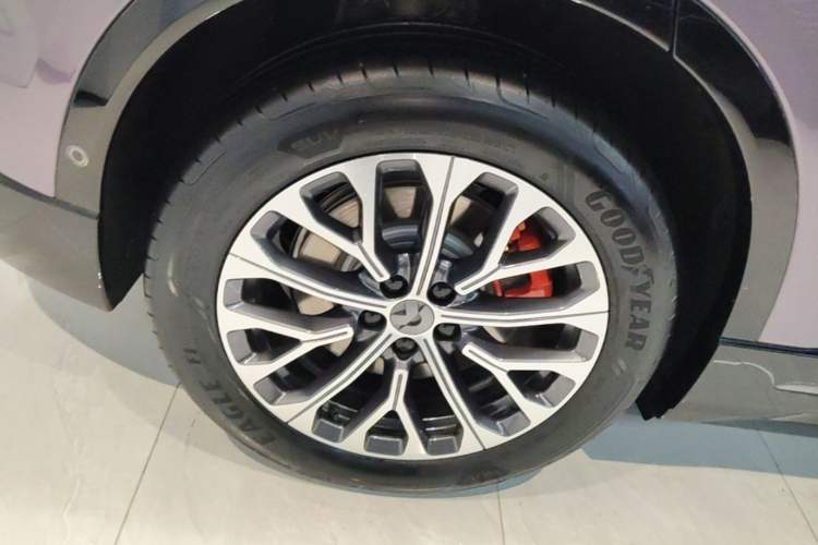 Used Nio EC6 2025 75 kWh Right Rear Wheel Hub