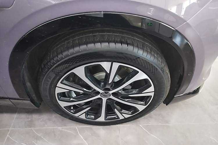 Used Nio EC6 2025 75 kWh Right Rear Wheel Hub