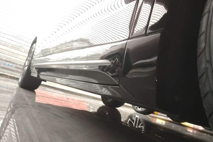 Used Nio EC6 2025 75 kWh Right Side Sill