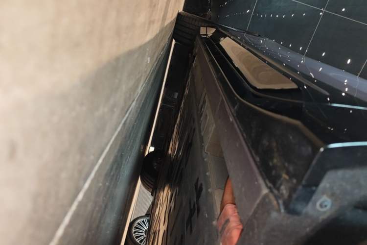 Used Nio EC6 2025 75 kWh Right Side Sill