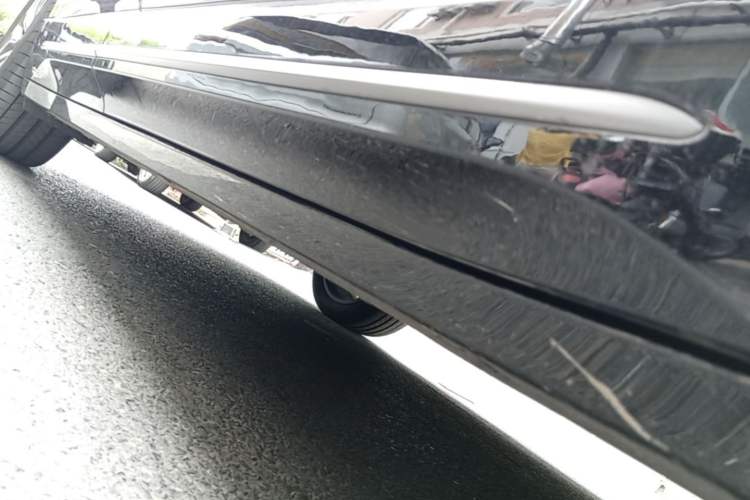Used Nio EC6 2025 75 kWh Right Side Sill