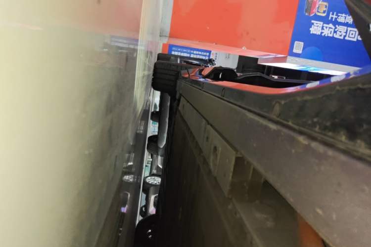 Used Nio EC6 2025 75 kWh Right Side Sill