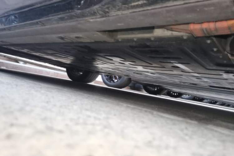 Used Nio EC6 2025 75 kWh Right Side Sill