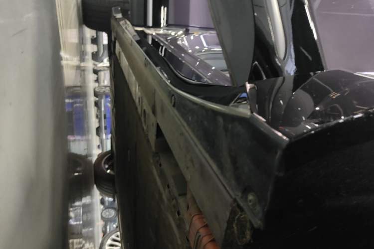 Used Nio EC6 2025 75 kWh Right Side Sill