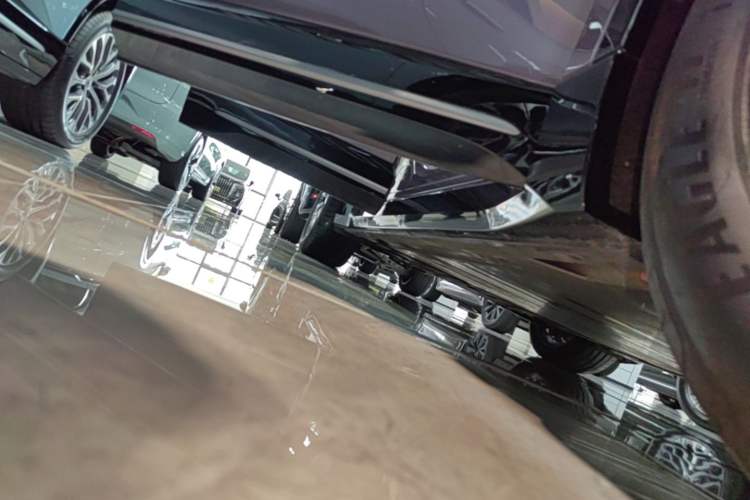 Used Nio EC6 2025 75 kWh Right Side Sill
