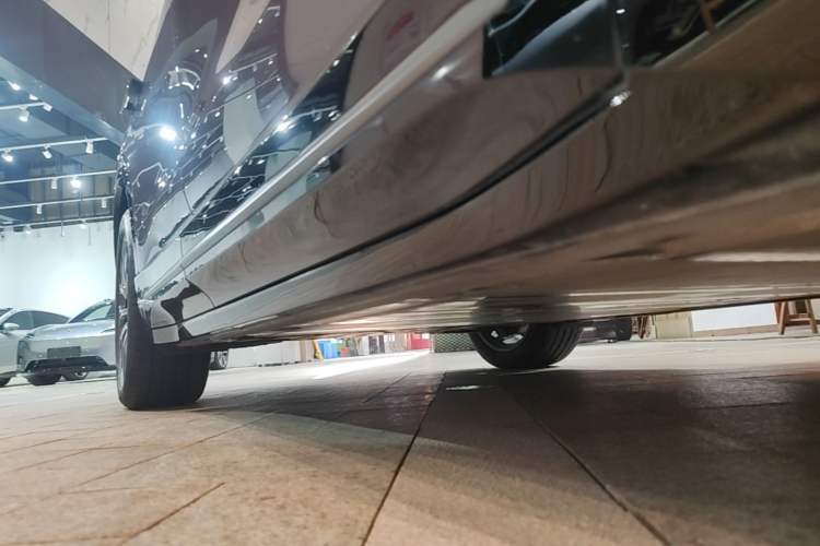 Used Nio EC6 2025 75 kWh Right Side Sill