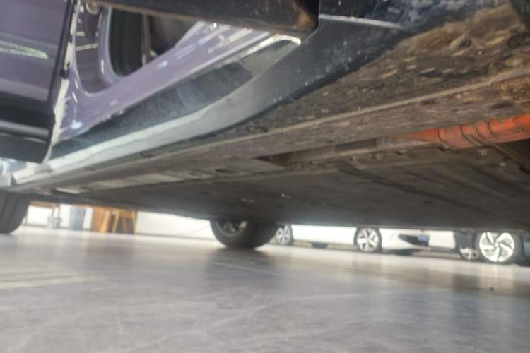 Used Nio EC6 2025 75 kWh Right Side Sill