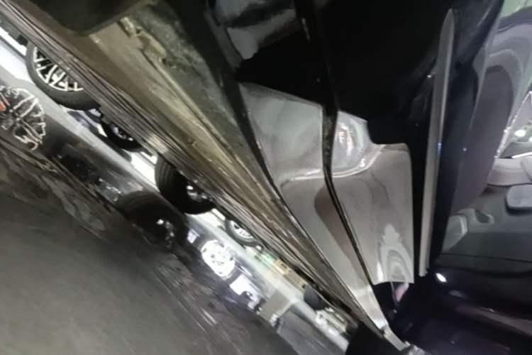 Used Nio EC6 2025 75 kWh Right Side Sill