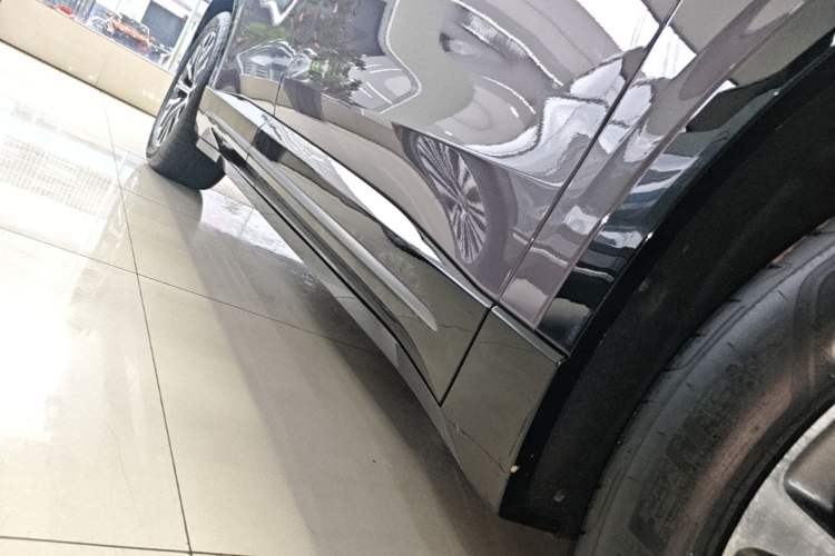 Used Nio EC6 2025 75 kWh Right Side Sill