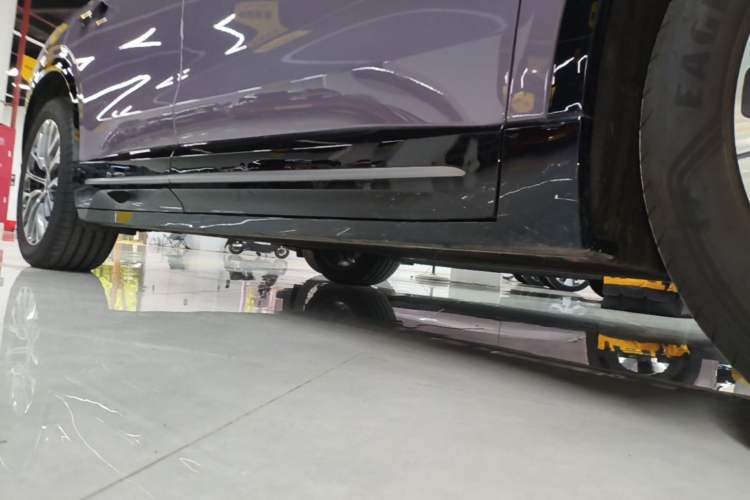 Used Nio EC6 2025 75 kWh Right Side Sill
