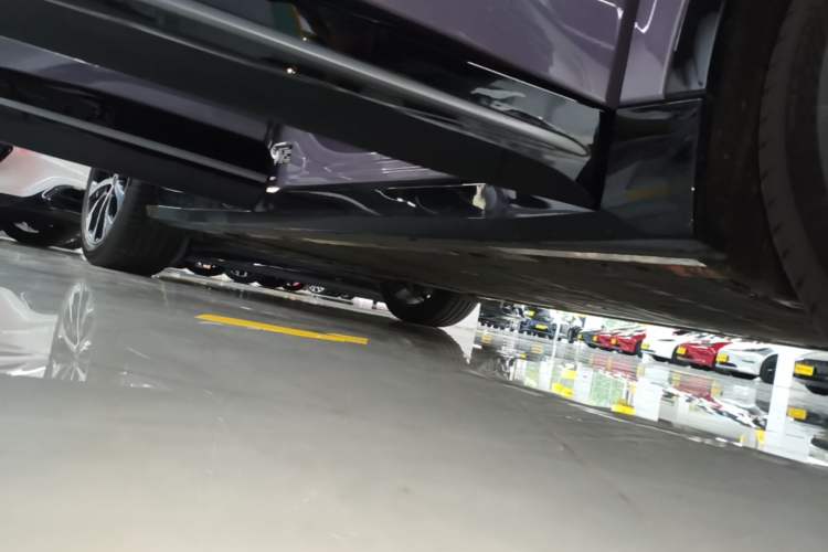 Used Nio EC6 2025 75 kWh Right Side Sill