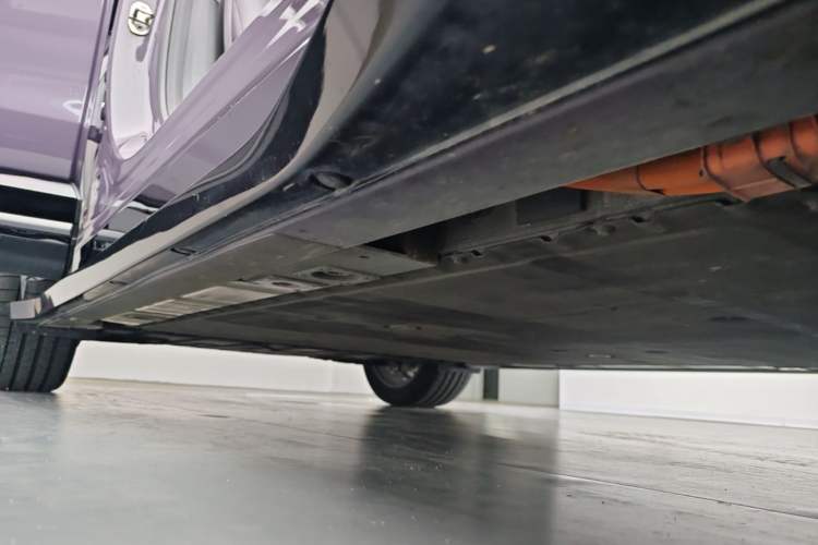 Used Nio EC6 2025 75 kWh Right Side Sill