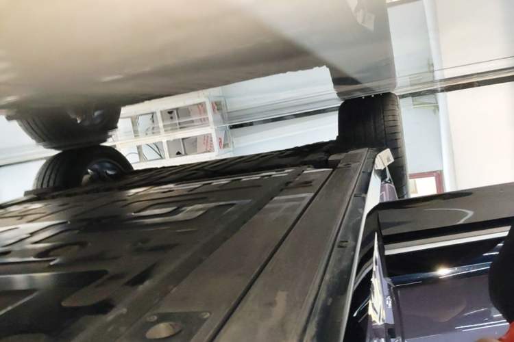 Used Nio EC6 2025 75 kWh Right Side Sill