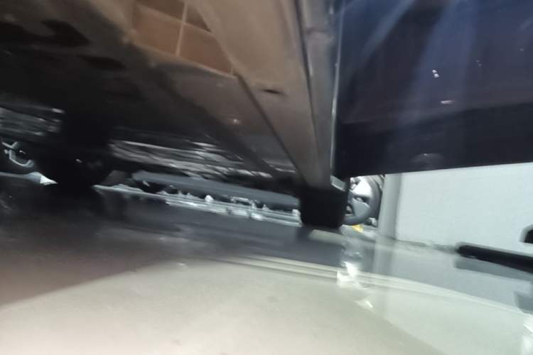Used Nio EC6 2025 75 kWh Right Side Sill