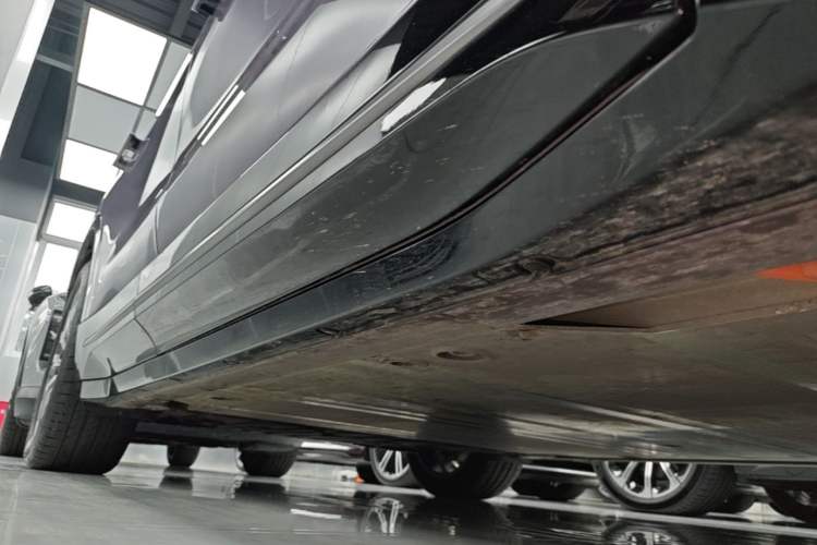Used Nio EC6 2025 75 kWh Right Side Sill