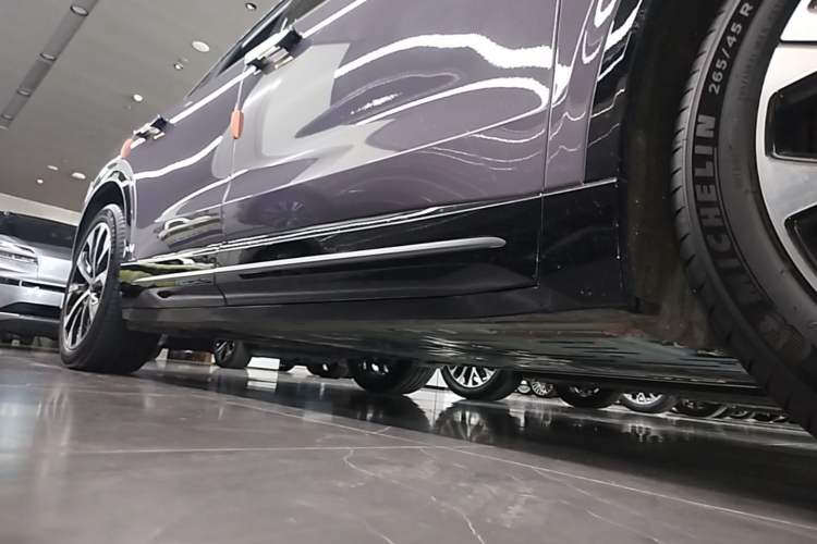 Used Nio EC6 2025 75 kWh Right Side Sill