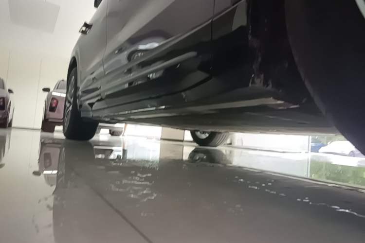 Used Nio EC6 2025 75 kWh Right Side Sill