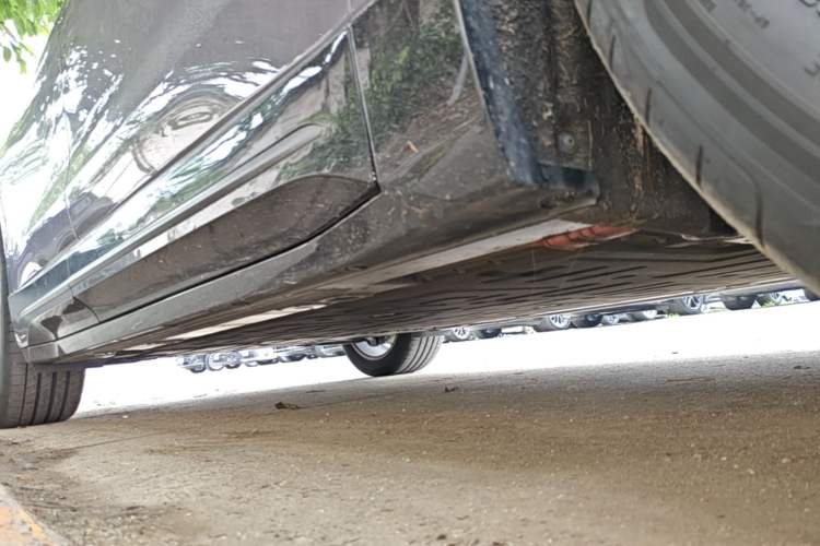 Used Nio EC6 2025 75 kWh Right Side Sill