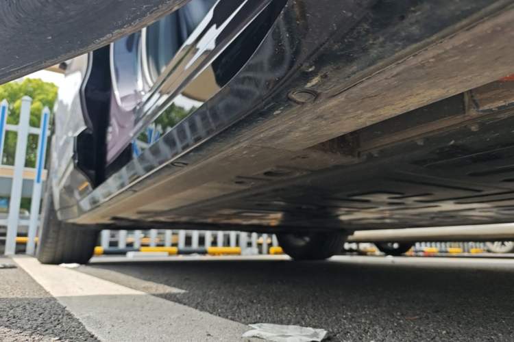 Used Nio EC6 2025 75 kWh Right Side Sill