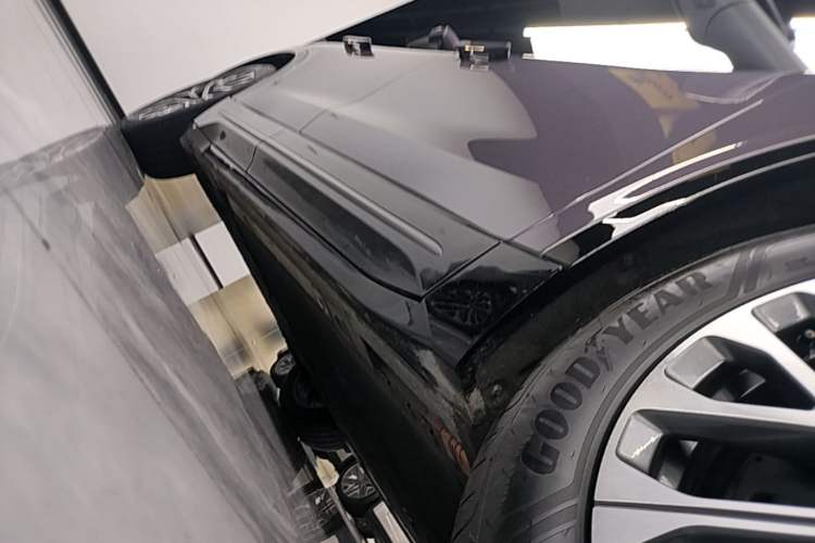 Used Nio EC6 2025 75 kWh Right Side Sill