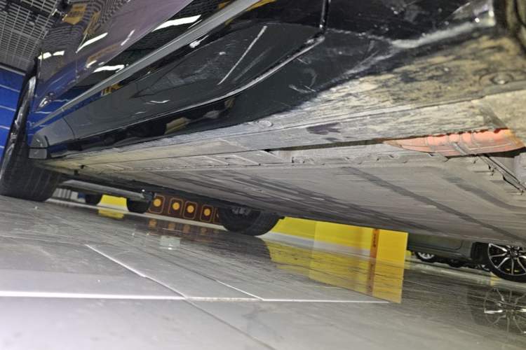 Used Nio EC6 2025 75 kWh Right Side Sill