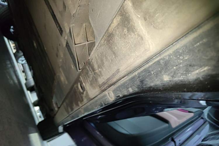 Used Nio EC6 2025 100 kWh Right Side Sill