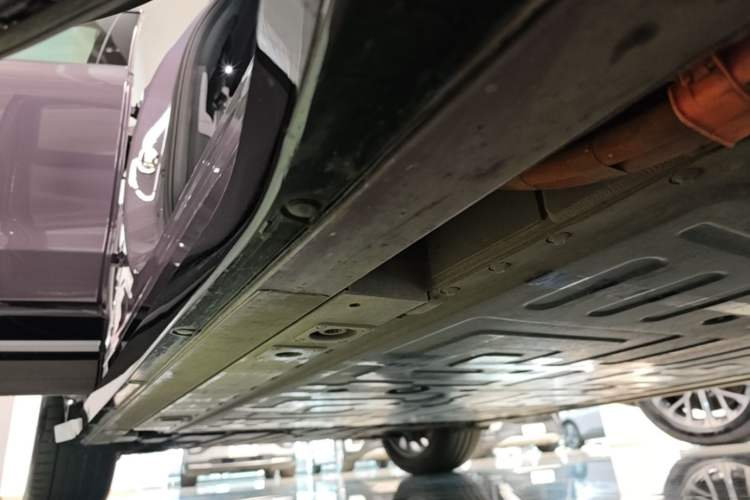 Used Nio EC6 2025 75 kWh Right Side Sill