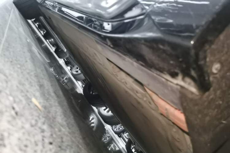Used Nio EC6 2025 75 kWh Right Side Sill
