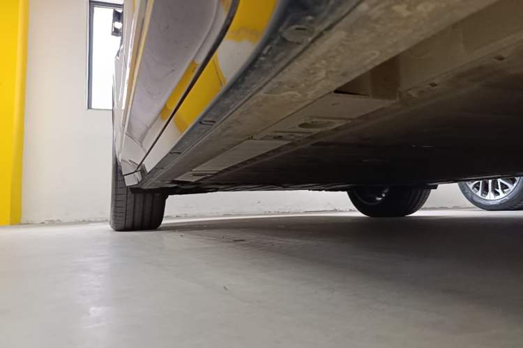Used Nio EC6 2025 75 kWh Right Side Sill