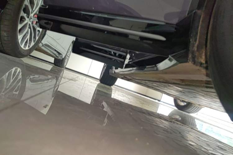 Used Nio EC6 2025 75 kWh Right Side Sill