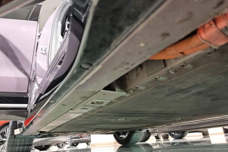 Used Nio EC6 2025 75 kWh Right Side Sill