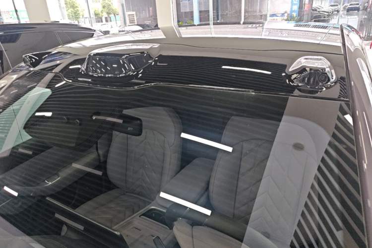 Used Nio EC6 2025 75 kWh Roof