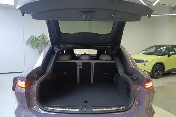 Used Nio EC6 2025 75 kWh Trunk