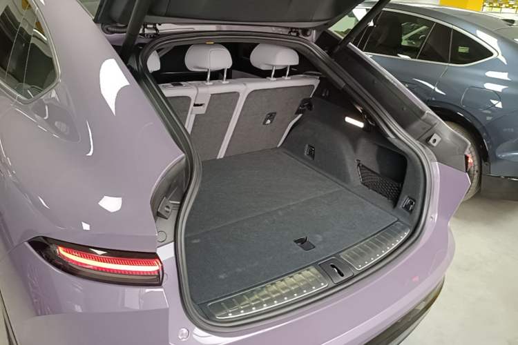 Used Nio EC6 2025 75 kWh Trunk