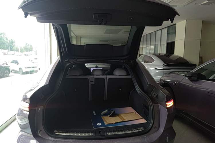 Used Nio EC6 2025 75 kWh Trunk