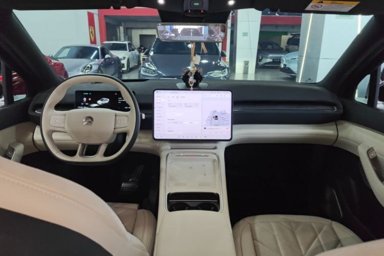 Used Nio EC6 2025 75 kWh Center Console