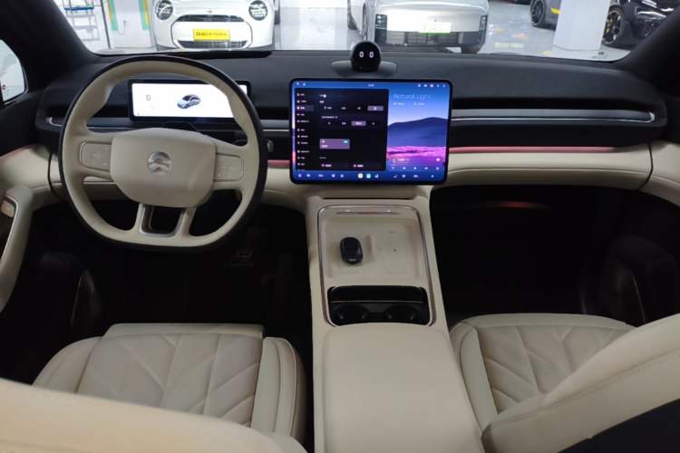 Used Nio EC6 2025 75 kWh Center Console