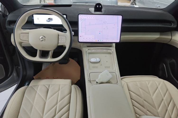 Used Nio EC6 2025 75 kWh Center Console