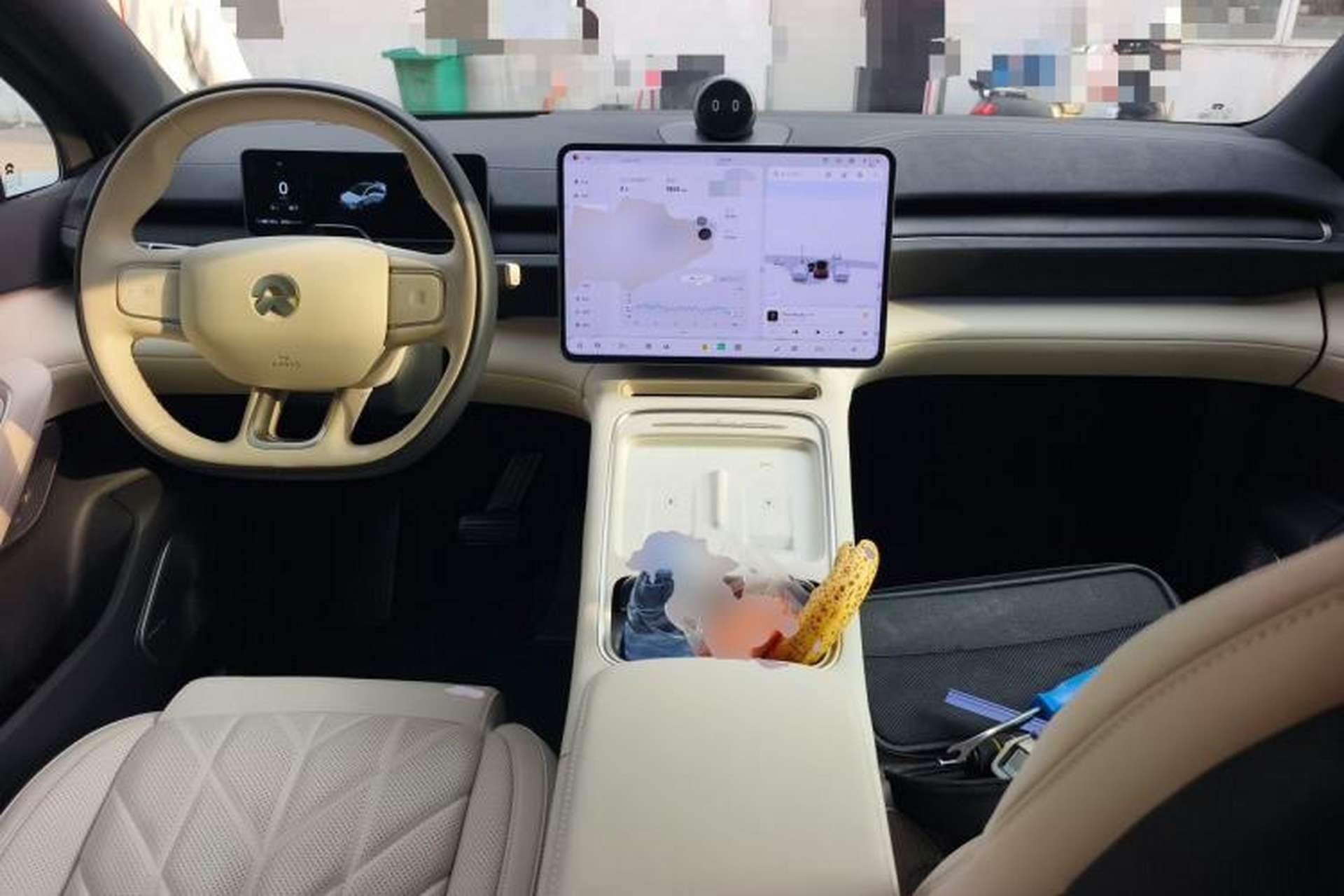 Used Nio EC6 2025 75 kWh Center Console