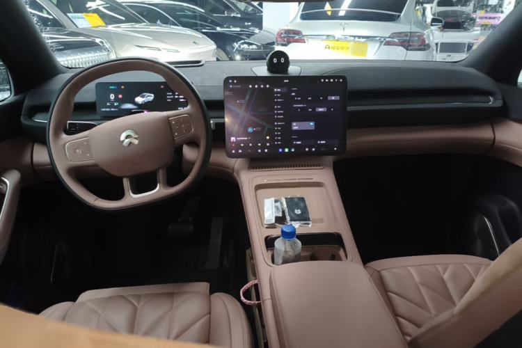 Used Nio EC6 2025 75 kWh Center Console