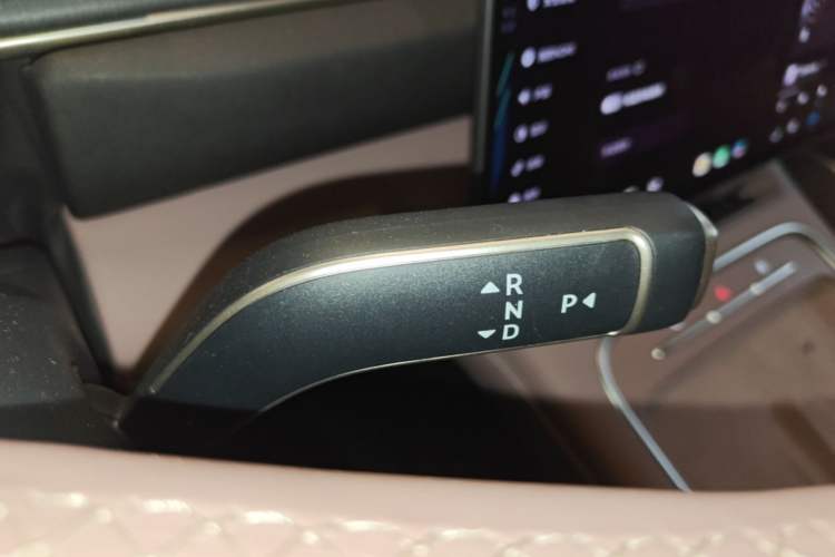 Used Nio EC6 2025 75 kWh Gear Lever