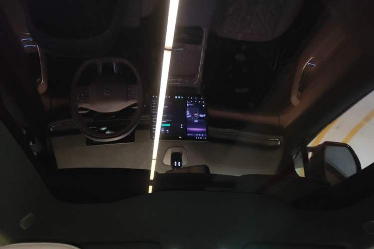 Used Nio EC6 2025 75 kWh Headliner
