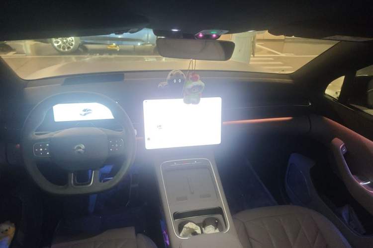 Used Nio EC6 2025 75 kWh Headliner