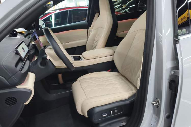 Used Nio EC6 2025 75 kWh Left Front Seat